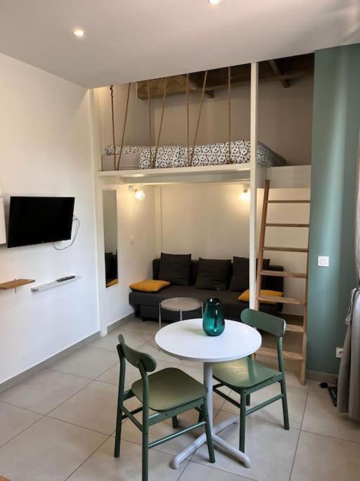 Ferienwohnung Le Pressense Vénissieux Exterior foto